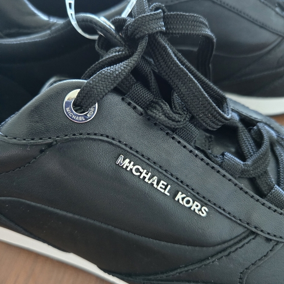 NEW! Michael KORS Allie Stride trainers Sneakers %100 Leather - Picture 7 of 7